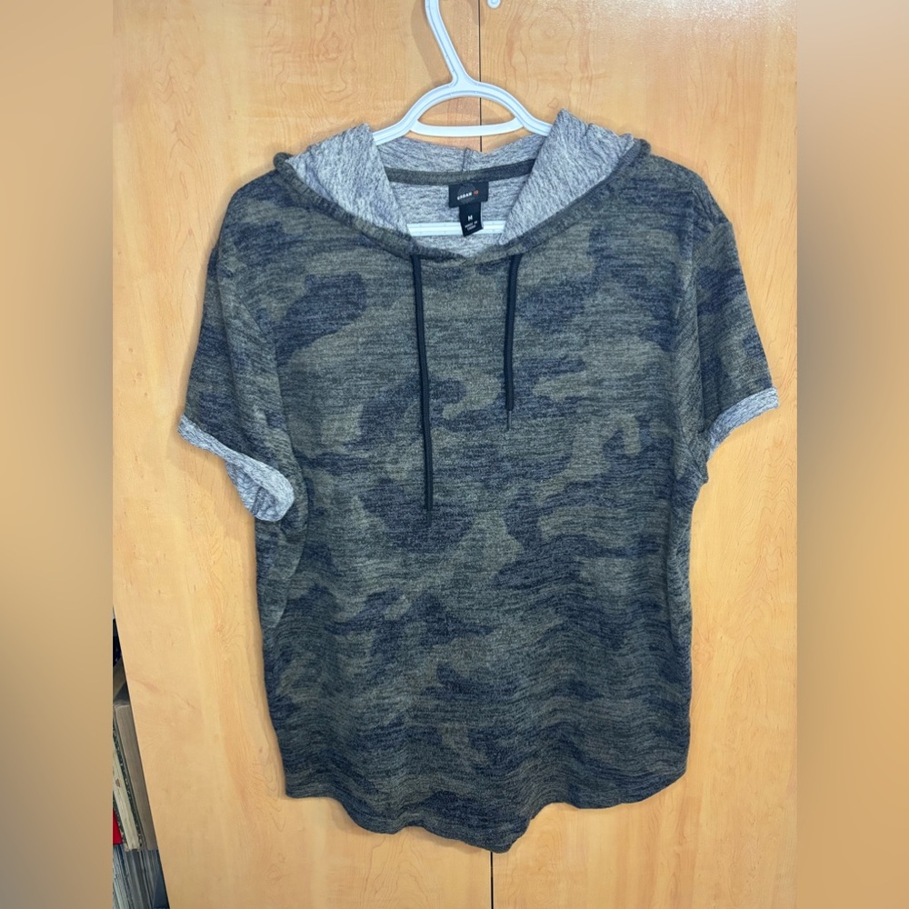 Men’s T-shirt, Hood, Size medium, Urban ID